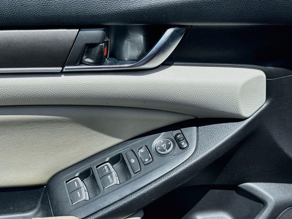 2020 Honda Accord - $15,999