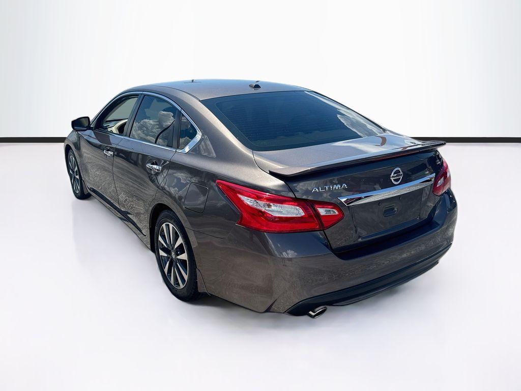 2016 Nissan Altima - $13,888