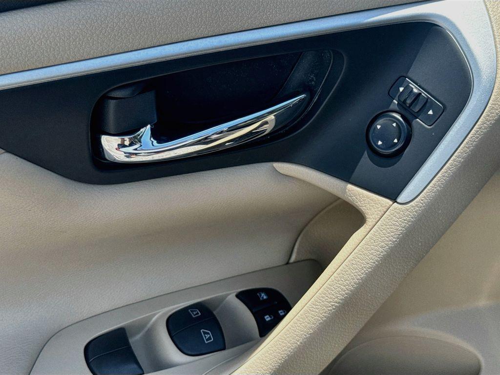 2016 Nissan Altima - $13,888