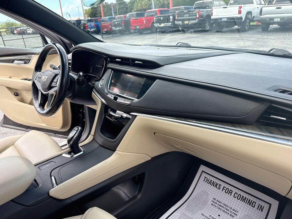 2017 Cadillac XT5 - $12,222
