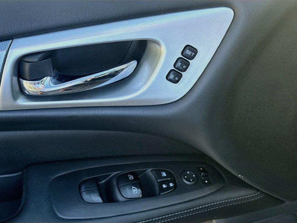 2017 Nissan Pathfinder - $13,991
