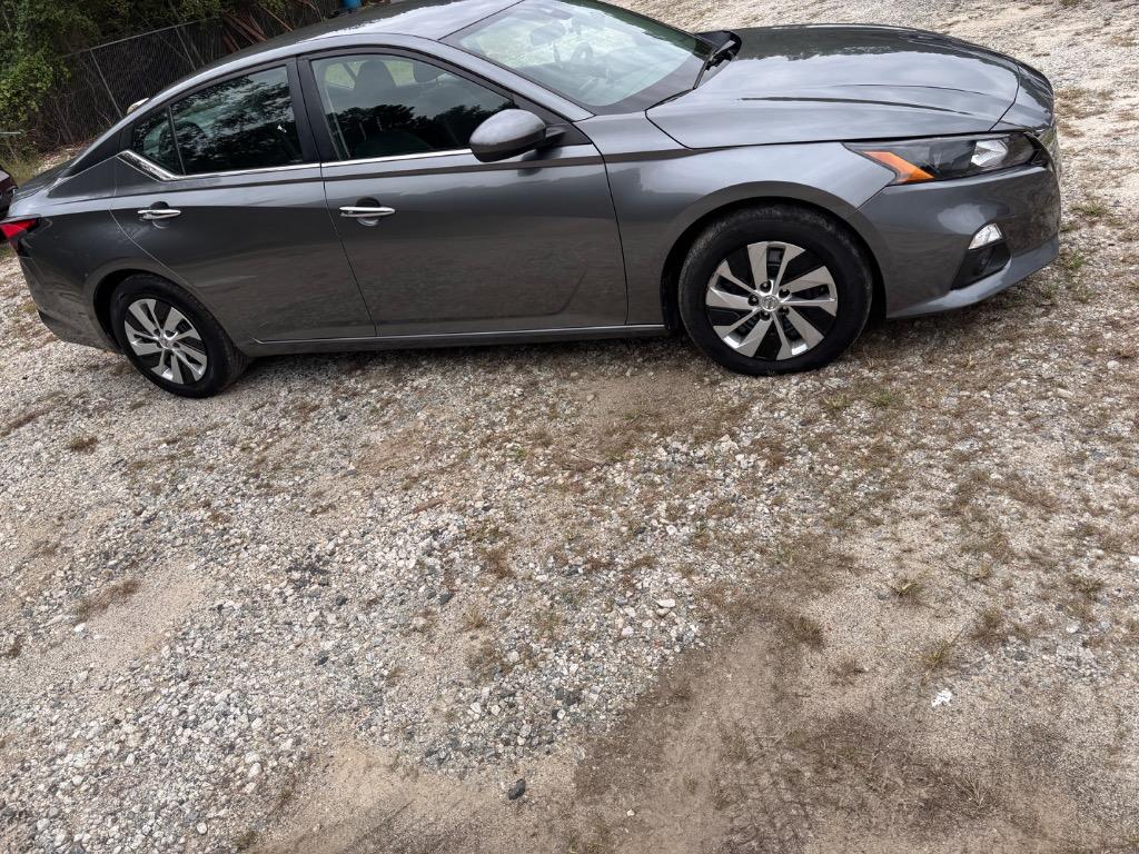 2022 Nissan Altima - $10,600
