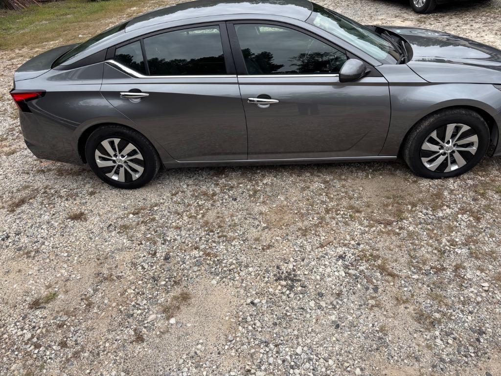 2022 Nissan Altima - $10,600