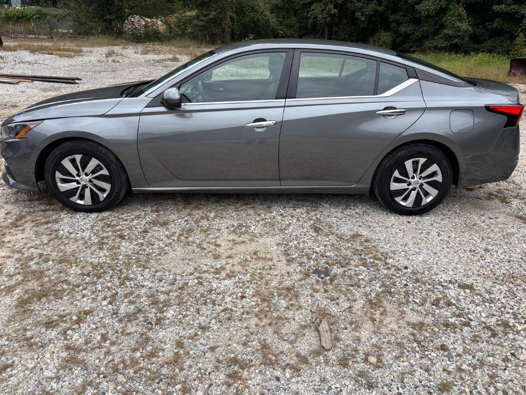 2022 Nissan Altima - $10,600
