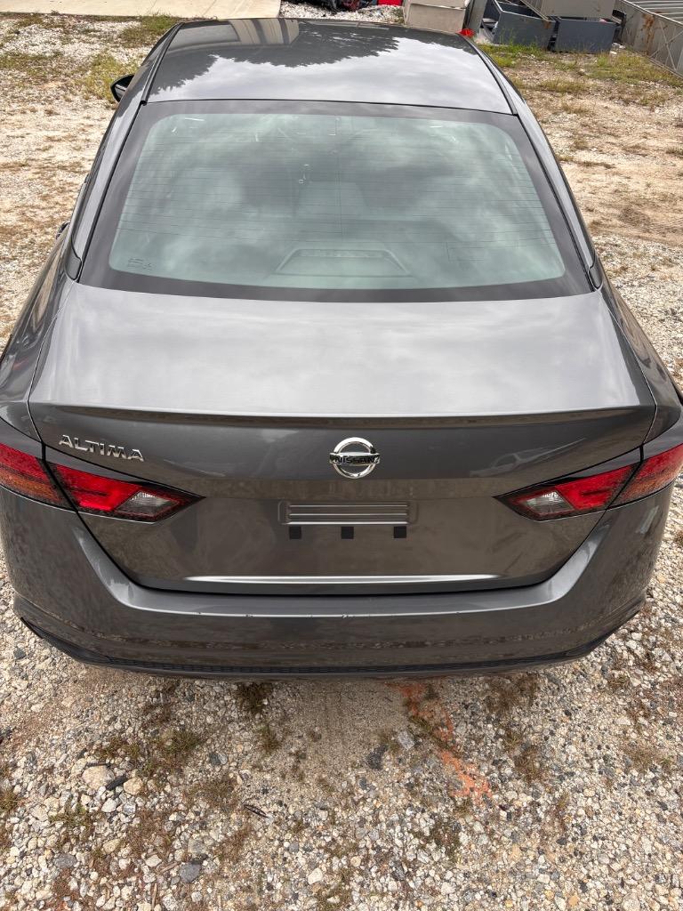 2022 Nissan Altima - $10,600