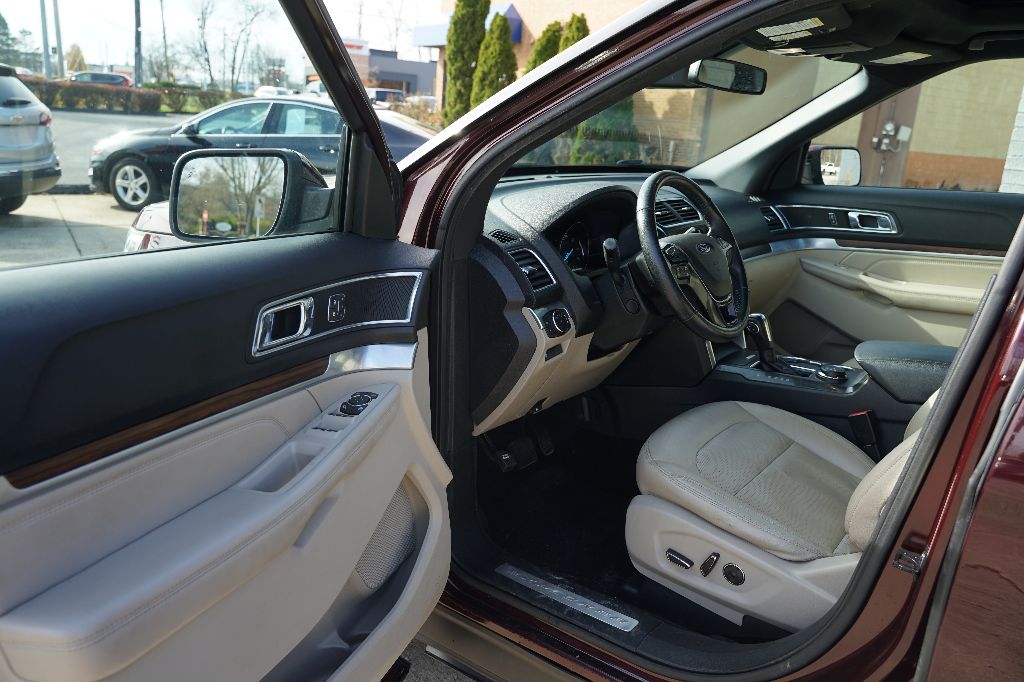 2018 Ford Explorer - $13,995