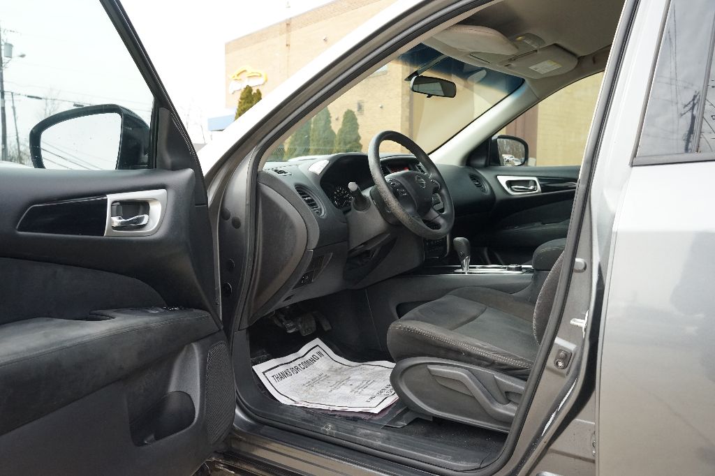 2015 Nissan Pathfinder - $7,995