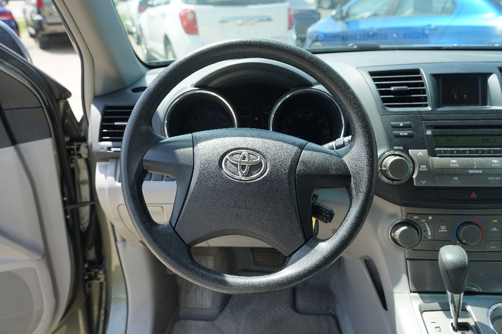 2008 Toyota Highlander - $7,995