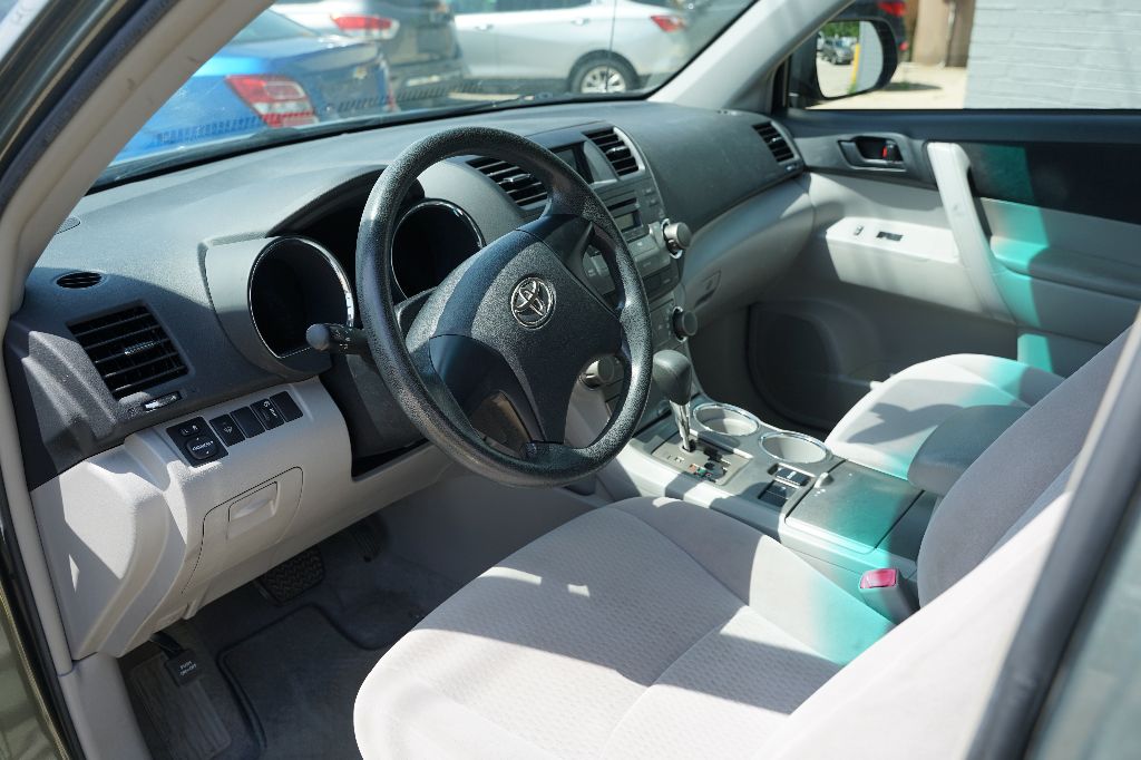 2008 Toyota Highlander - $7,995