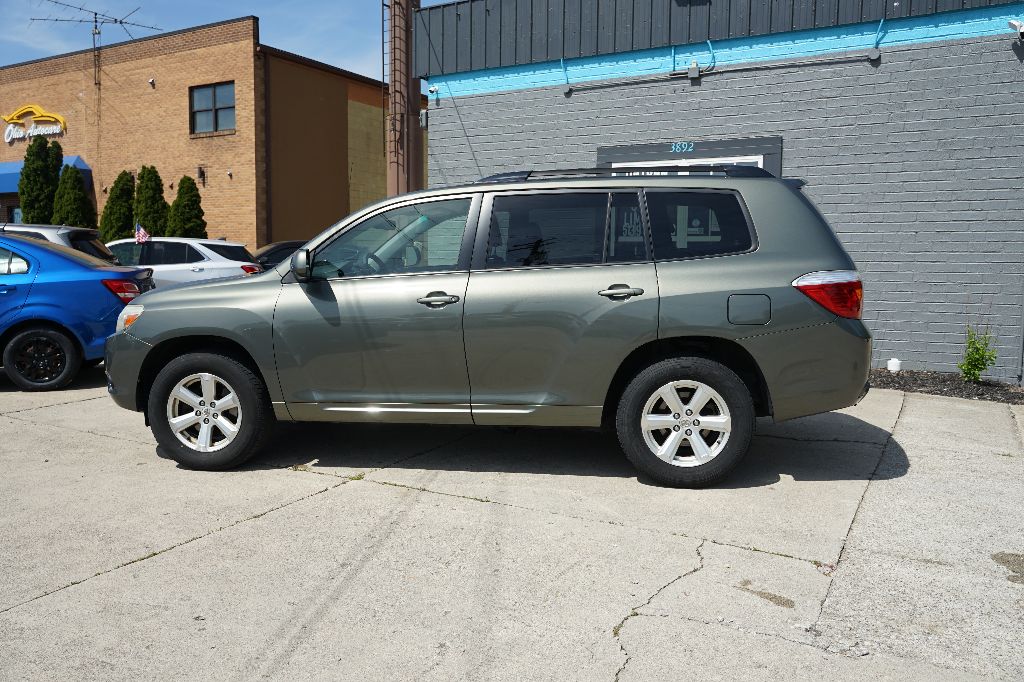 2008 Toyota Highlander - $7,995