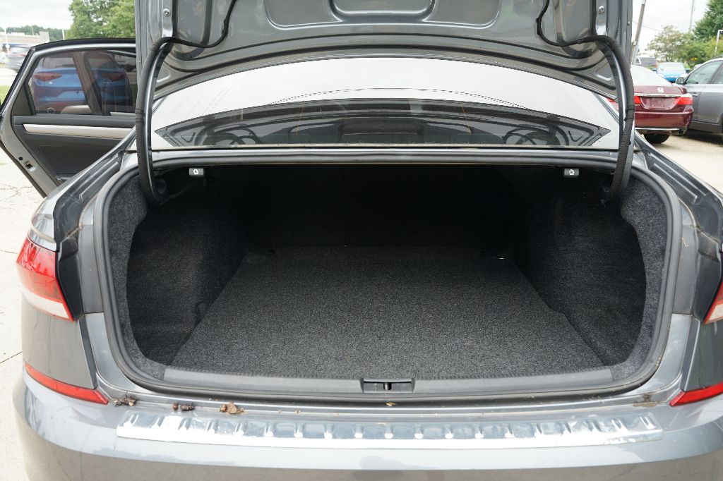 2021 Volkswagen Passat - $13,995