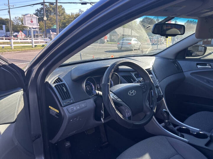 2012 Hyundai Sonata - $7,800