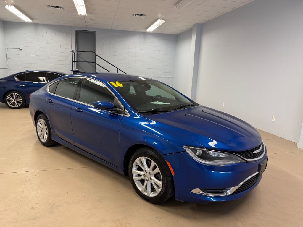 2016 Chrysler 200 - $9,380