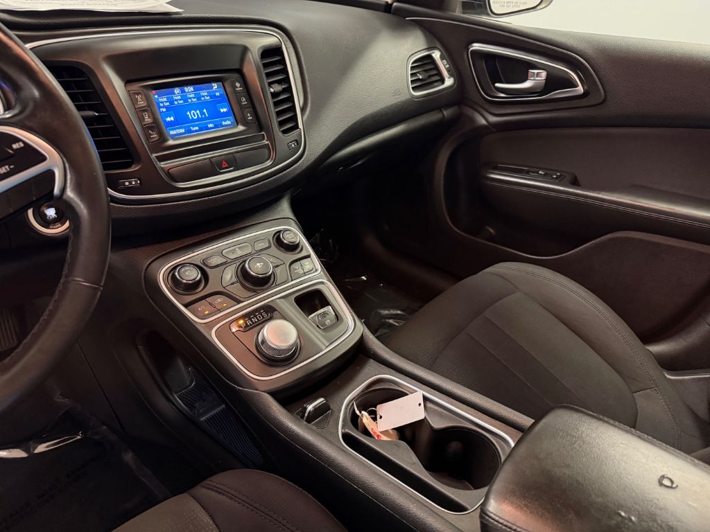 2016 Chrysler 200 - $9,380