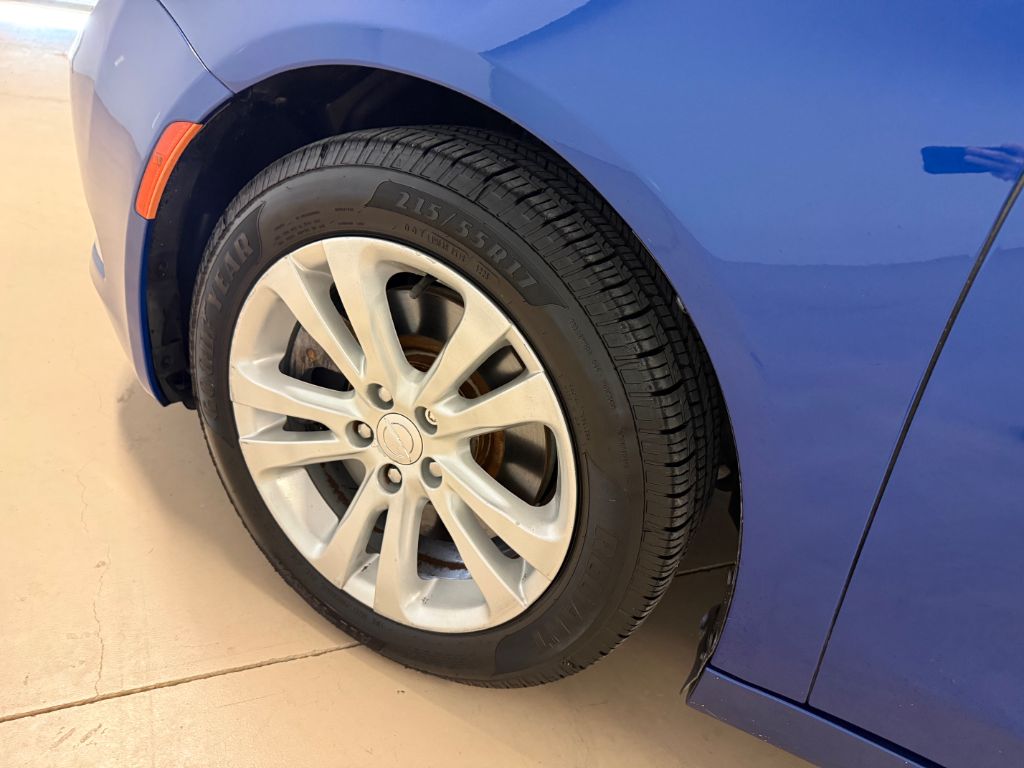 2016 Chrysler 200 - $9,380