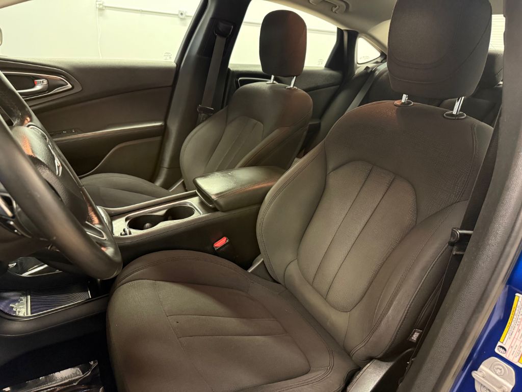 2016 Chrysler 200 - $9,380