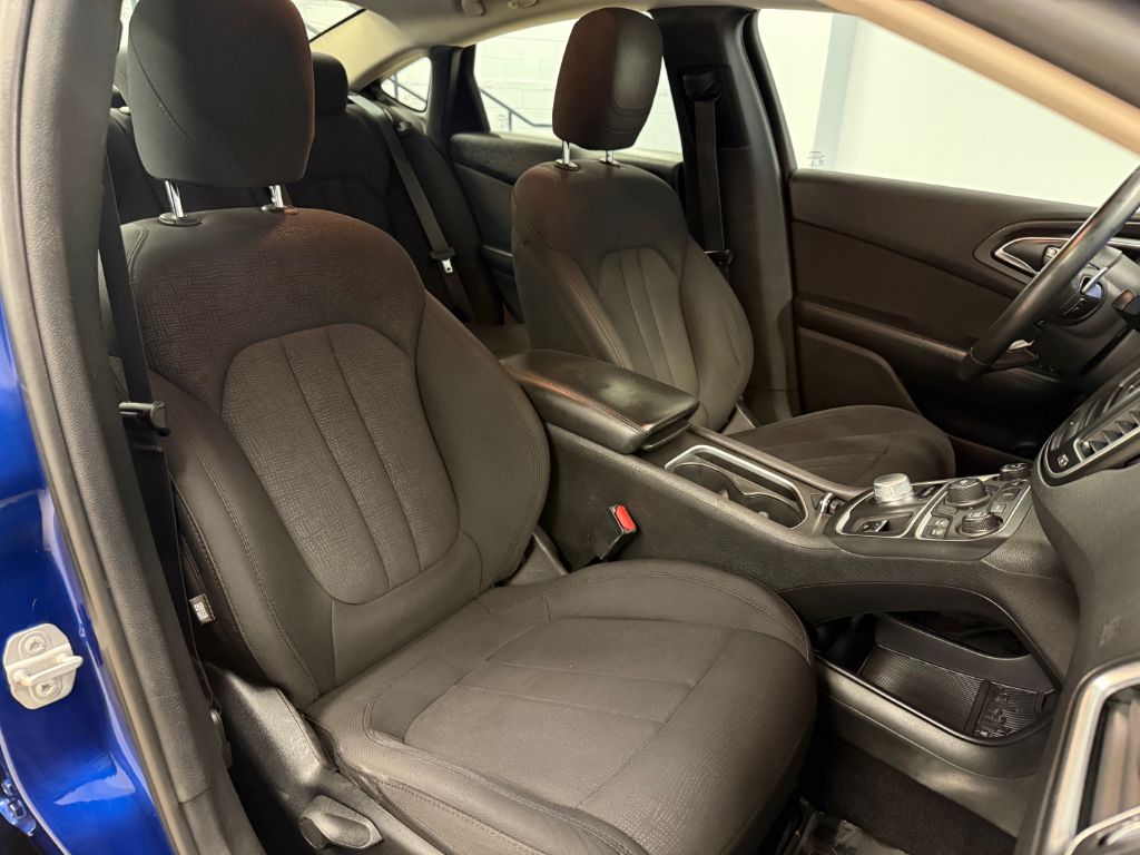 2016 Chrysler 200 - $9,380
