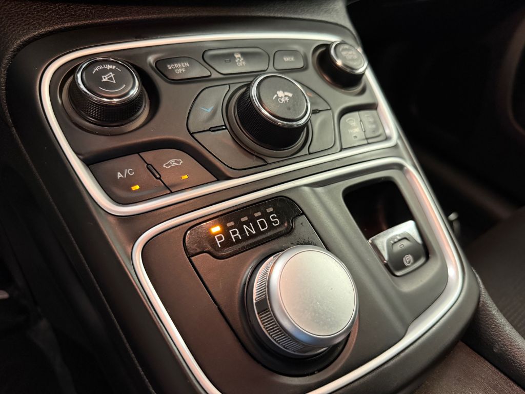 2016 Chrysler 200 - $9,380