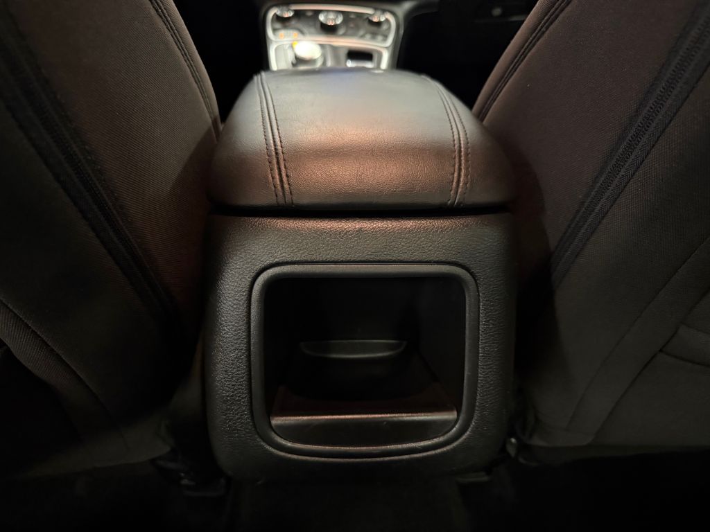 2016 Chrysler 200 - $9,380