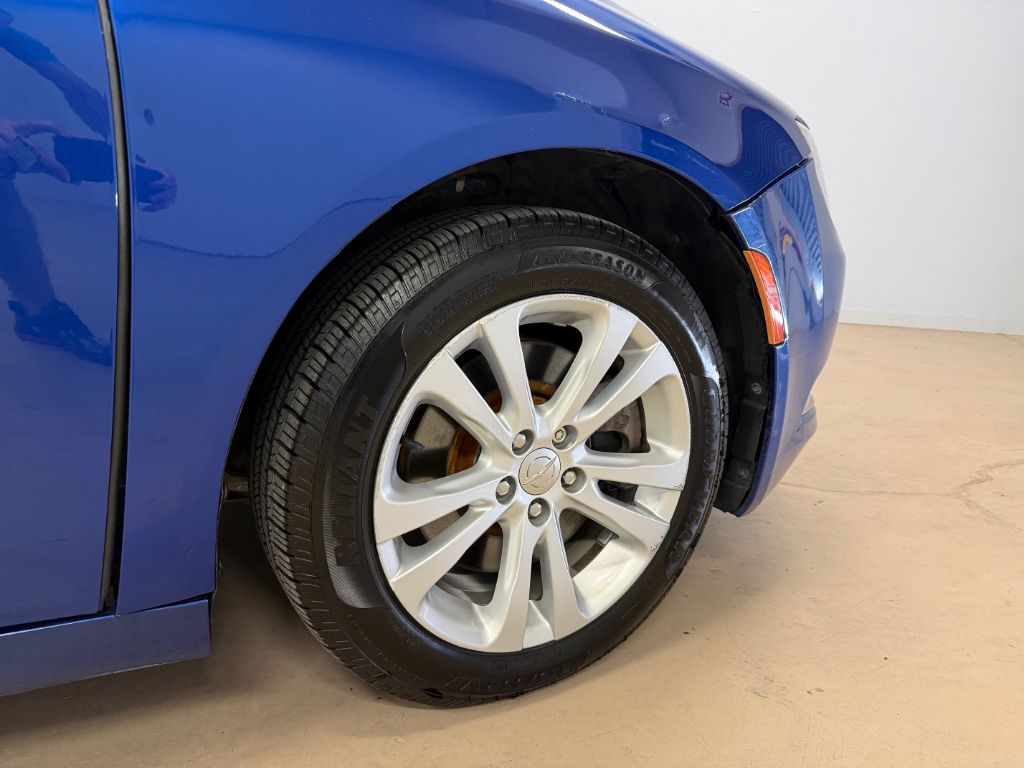 2016 Chrysler 200 - $9,380