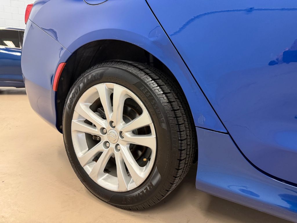 2016 Chrysler 200 - $9,380
