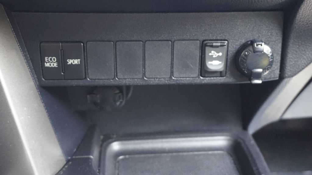 2014 Toyota RAV4 - $13,900