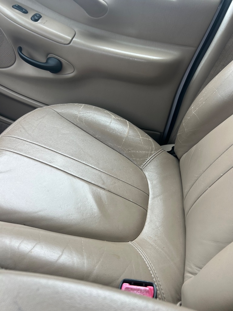 2000 Ford Expedition - $7,692