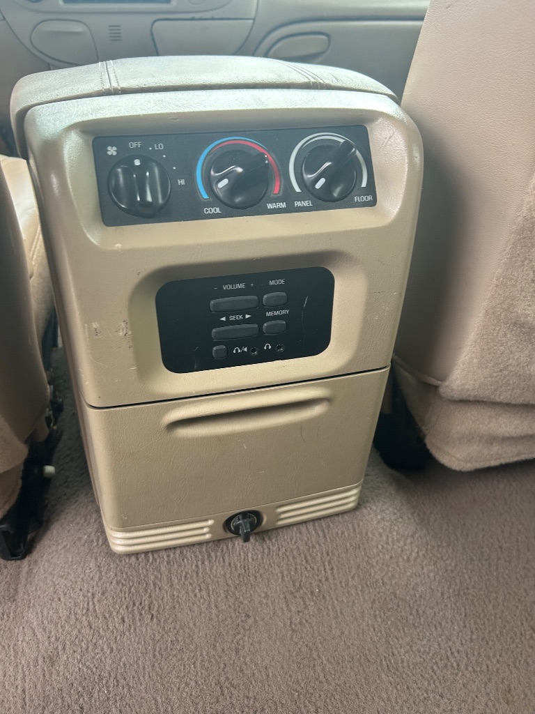2000 Ford Expedition - $7,692