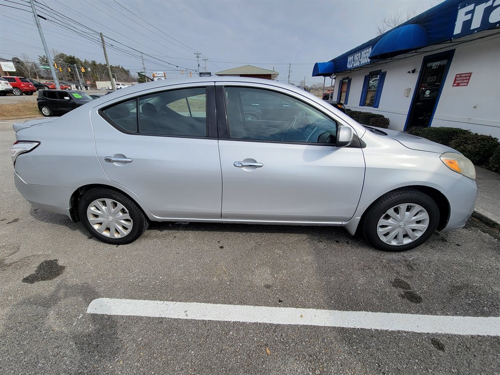2014 Nissan Versa - $1,000