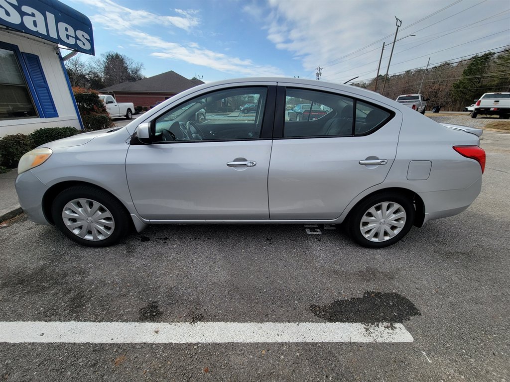 2014 Nissan Versa - $1,000