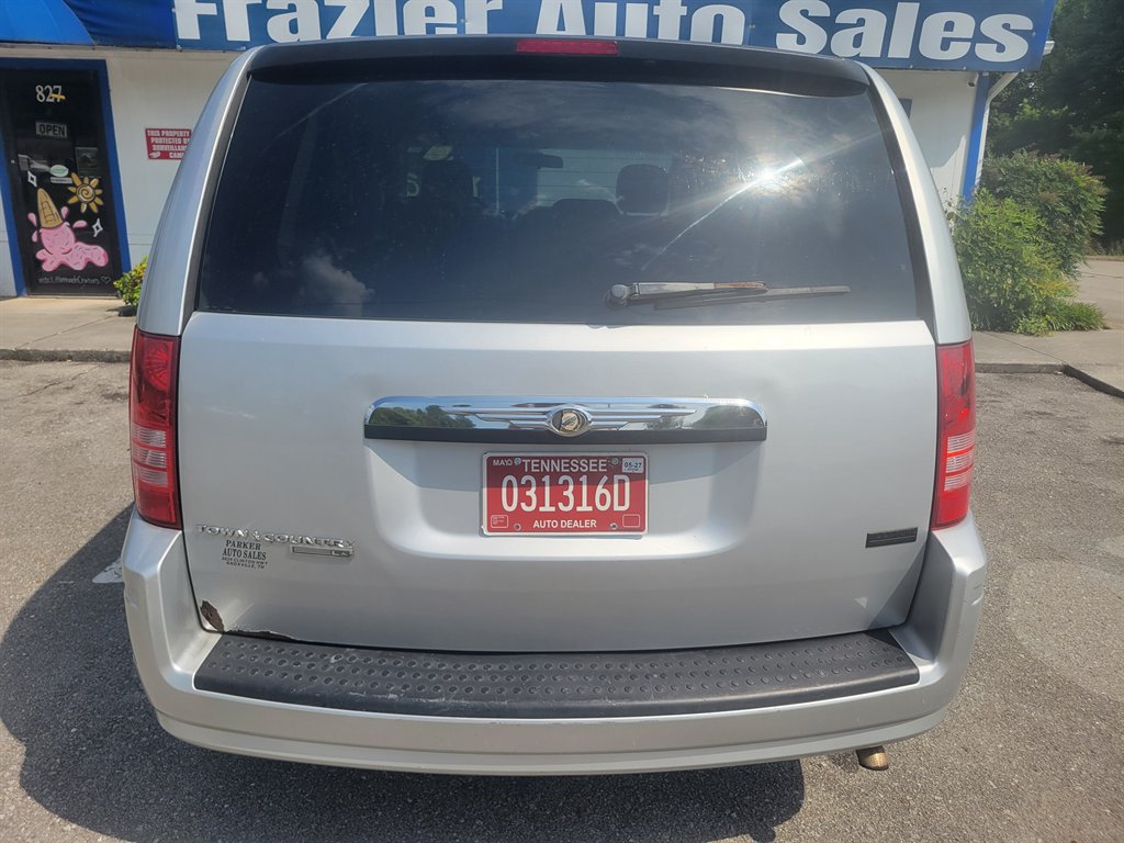 2008 Chrysler Town & Country - $3,500