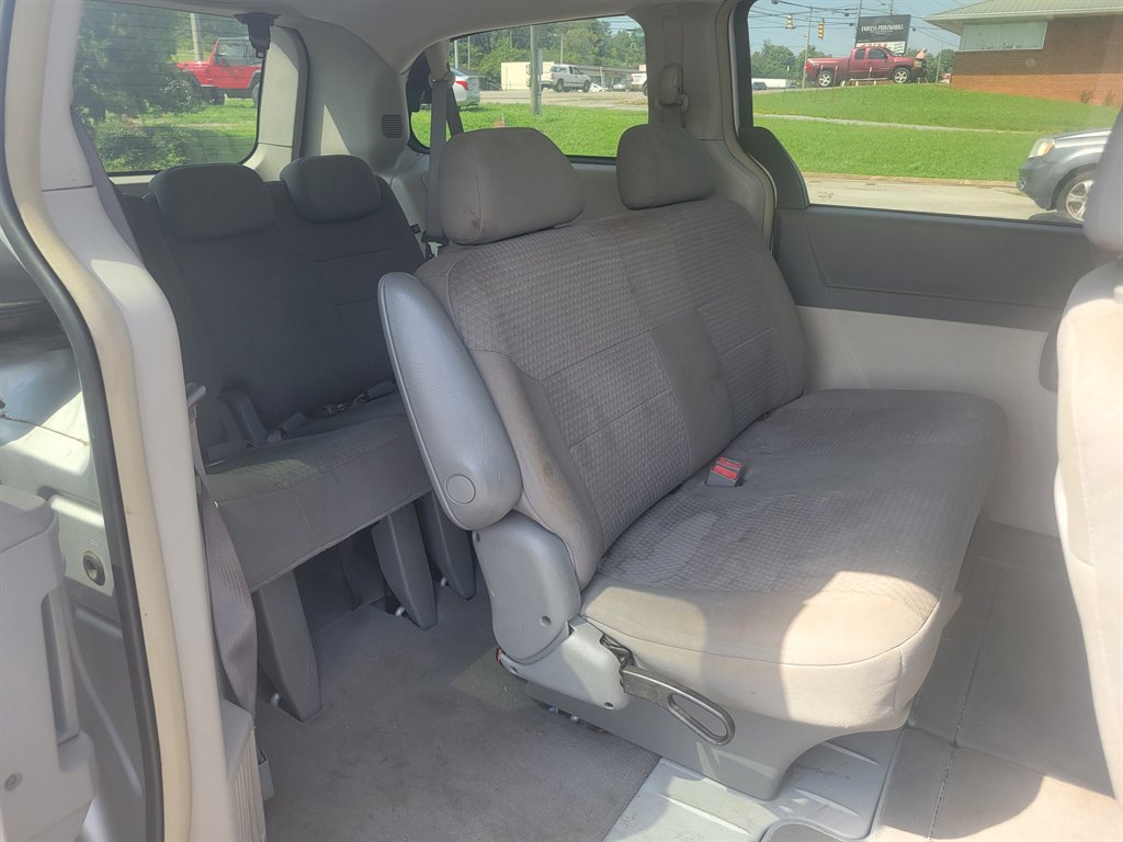 2008 Chrysler Town & Country - $3,500