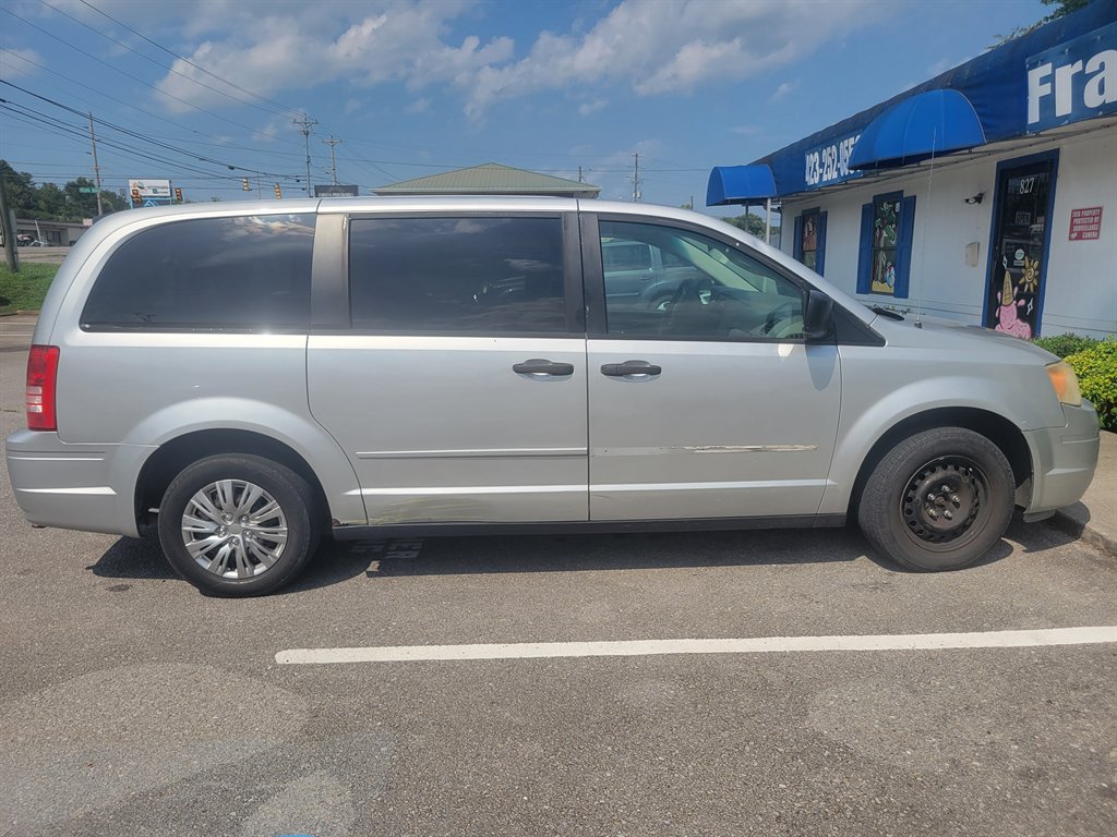 2008 Chrysler Town & Country - $3,500