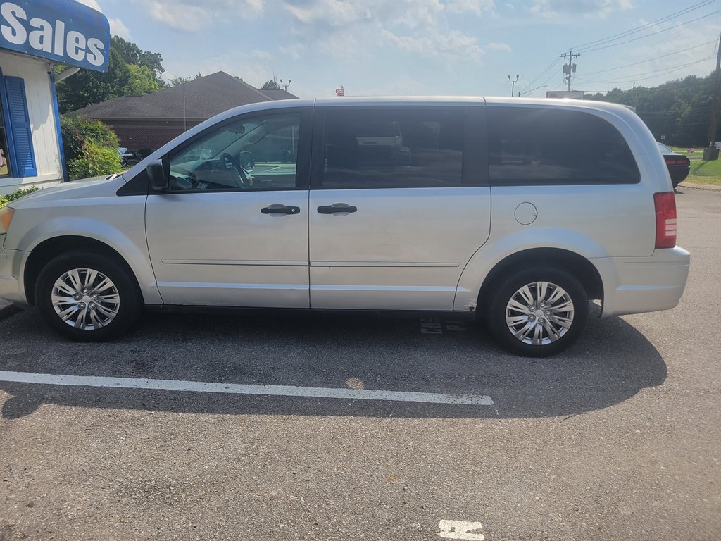 2008 Chrysler Town & Country - $3,500