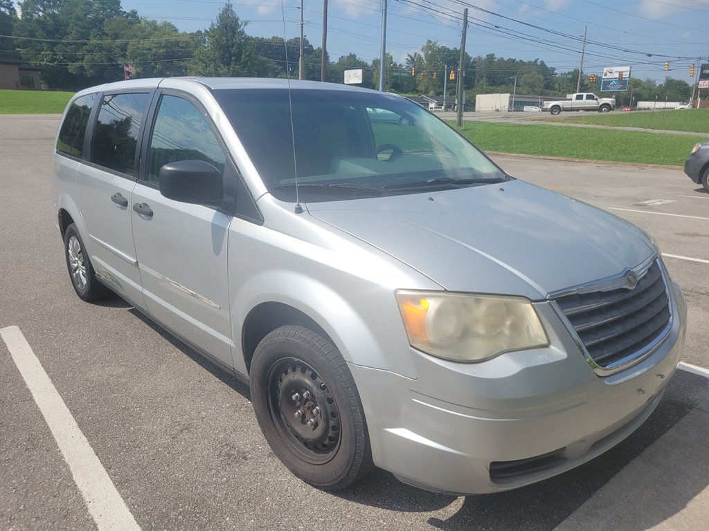 2008 Chrysler Town & Country - $3,500