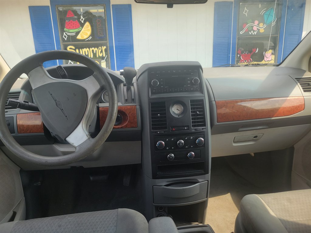 2008 Chrysler Town & Country - $3,500