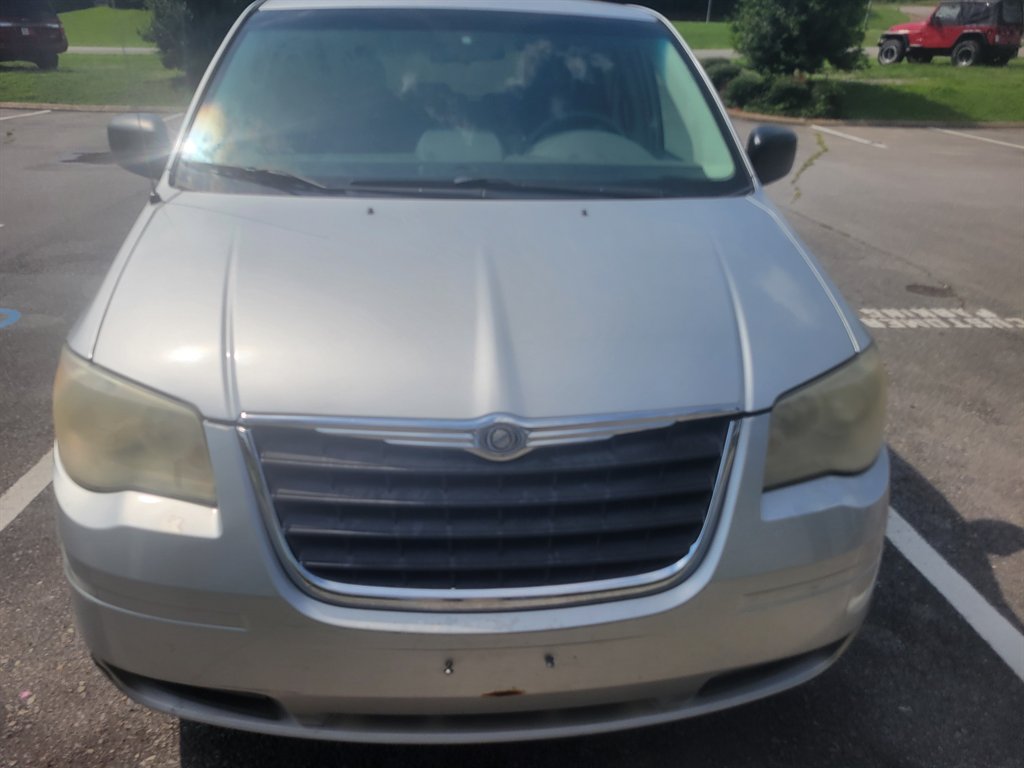 2008 Chrysler Town & Country - $3,500