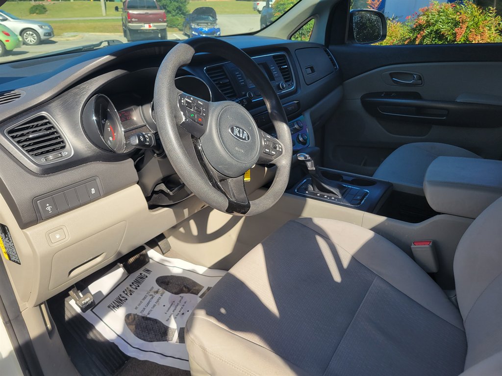 2017 Kia Sedona - $5,900