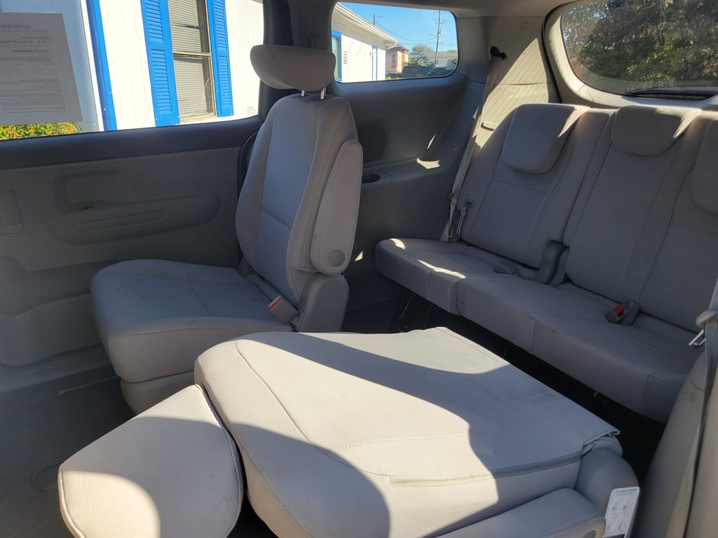 2017 Kia Sedona - $5,900