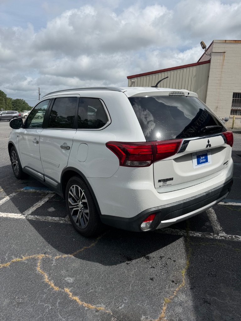 2016 Mitsubishi Outlander - $8,300