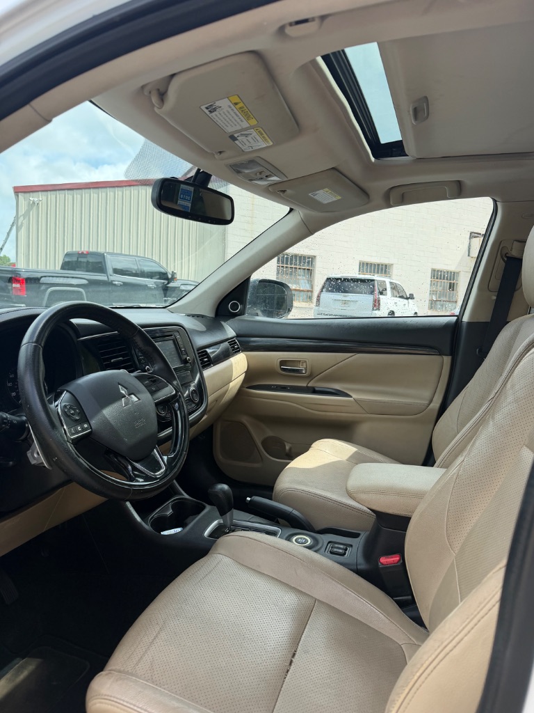 2016 Mitsubishi Outlander - $8,300