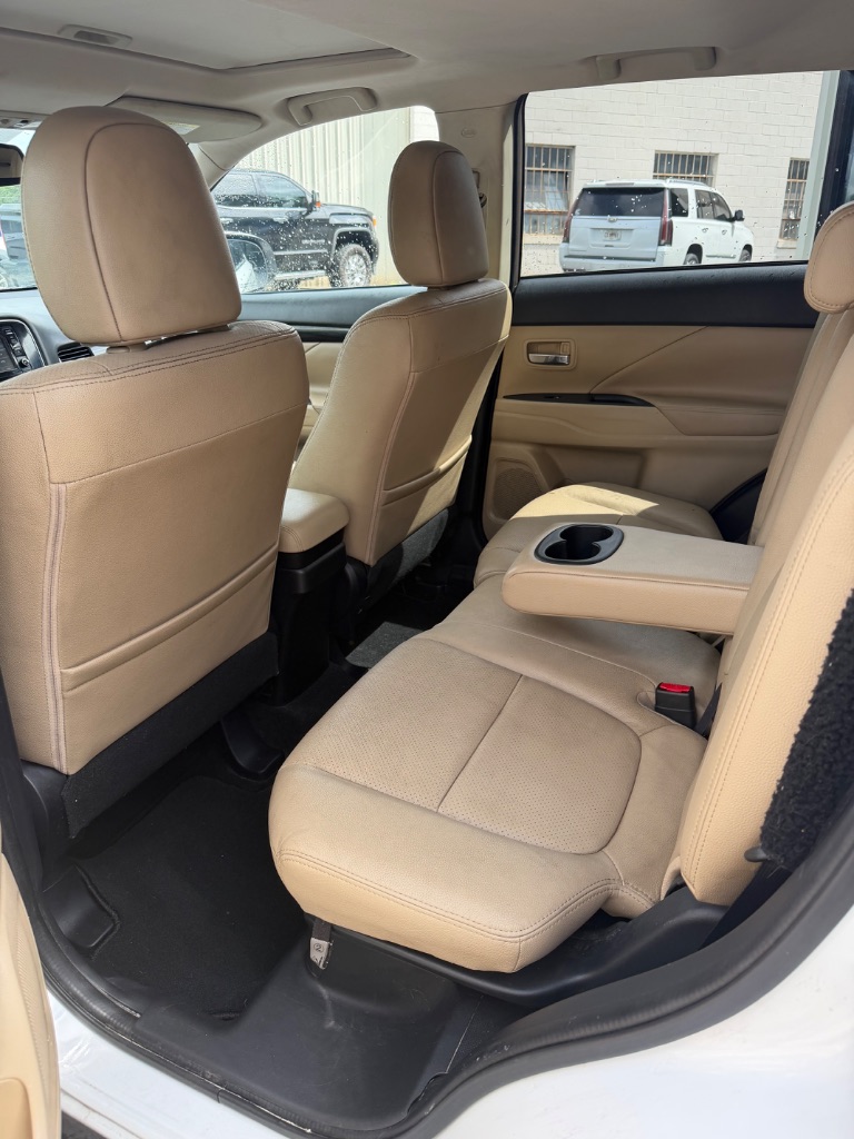 2016 Mitsubishi Outlander - $8,300