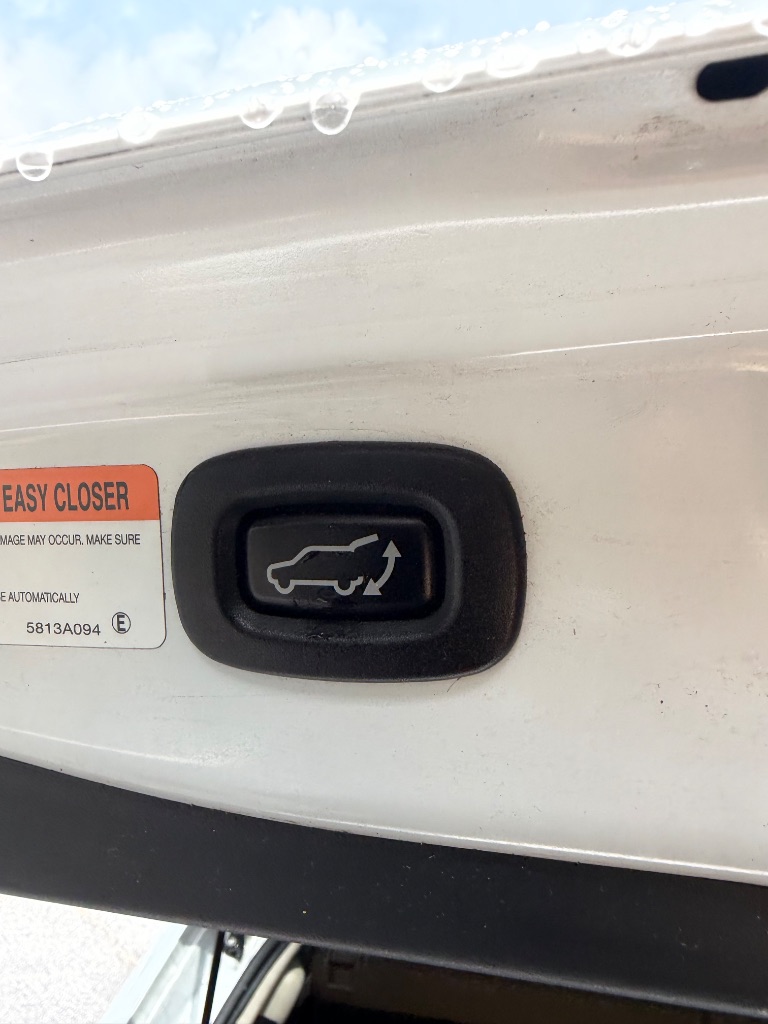 2016 Mitsubishi Outlander - $8,300