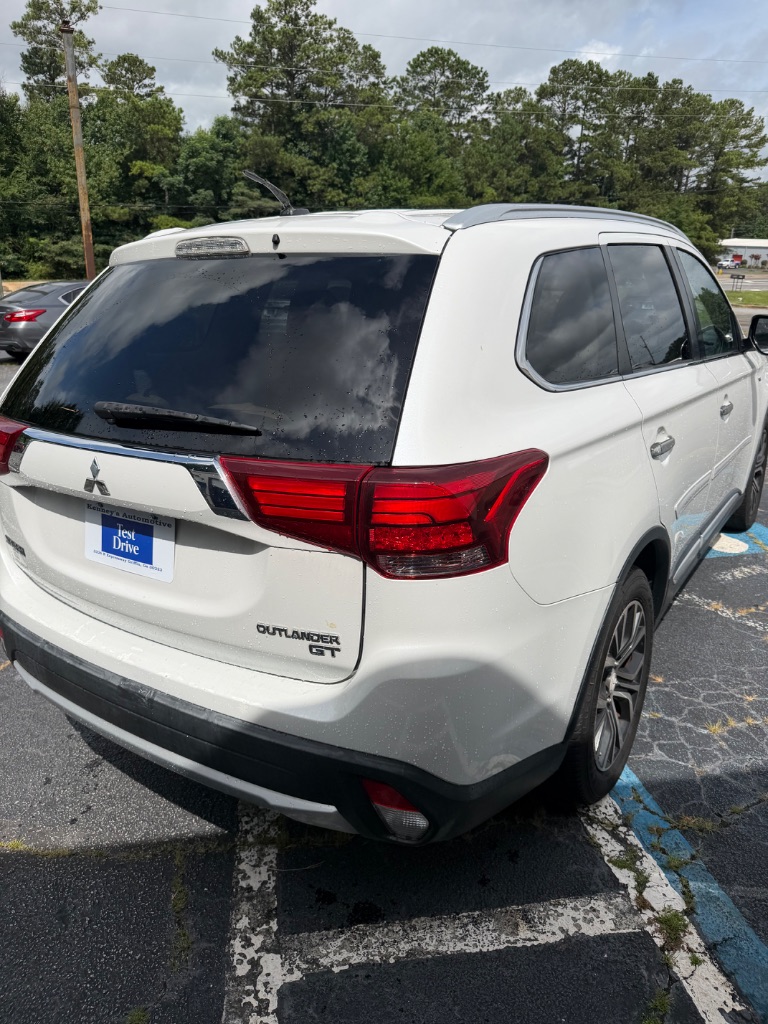 2016 Mitsubishi Outlander - $8,300