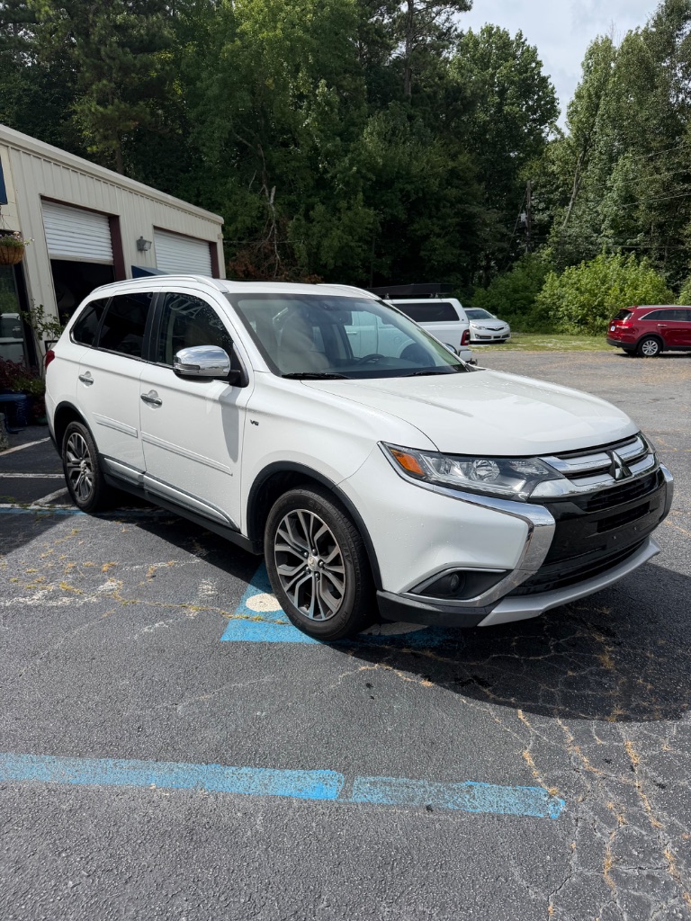 2016 Mitsubishi Outlander - $8,300