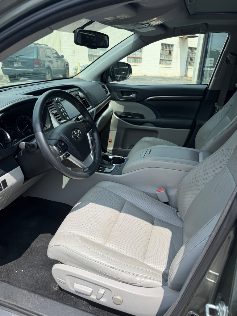 2014 Toyota Highlander - $12,900