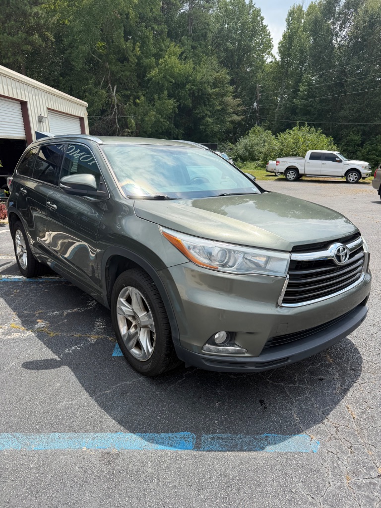 2014 Toyota Highlander - $12,900