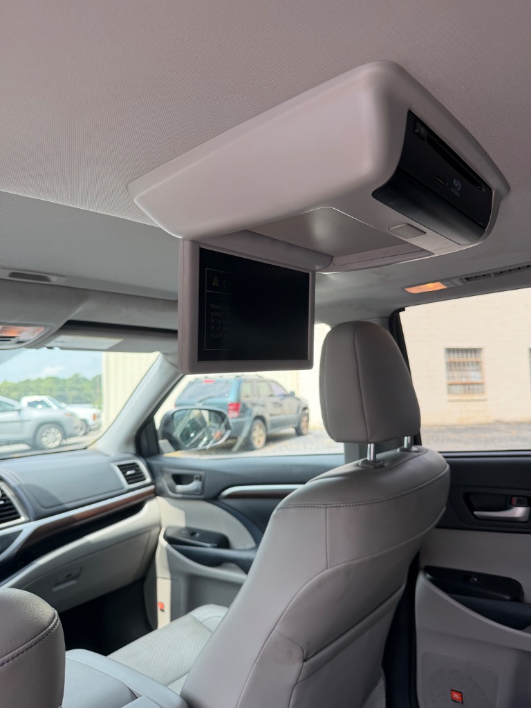 2014 Toyota Highlander - $12,900