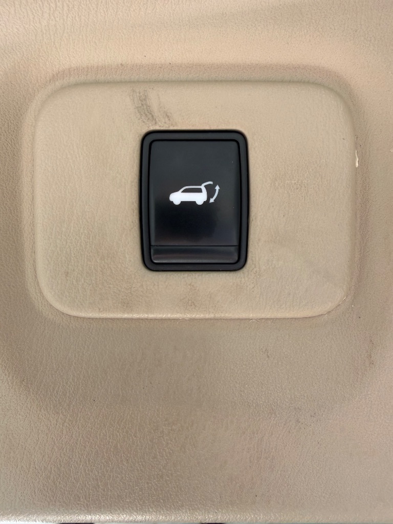 2016 Nissan Pathfinder - $6,700