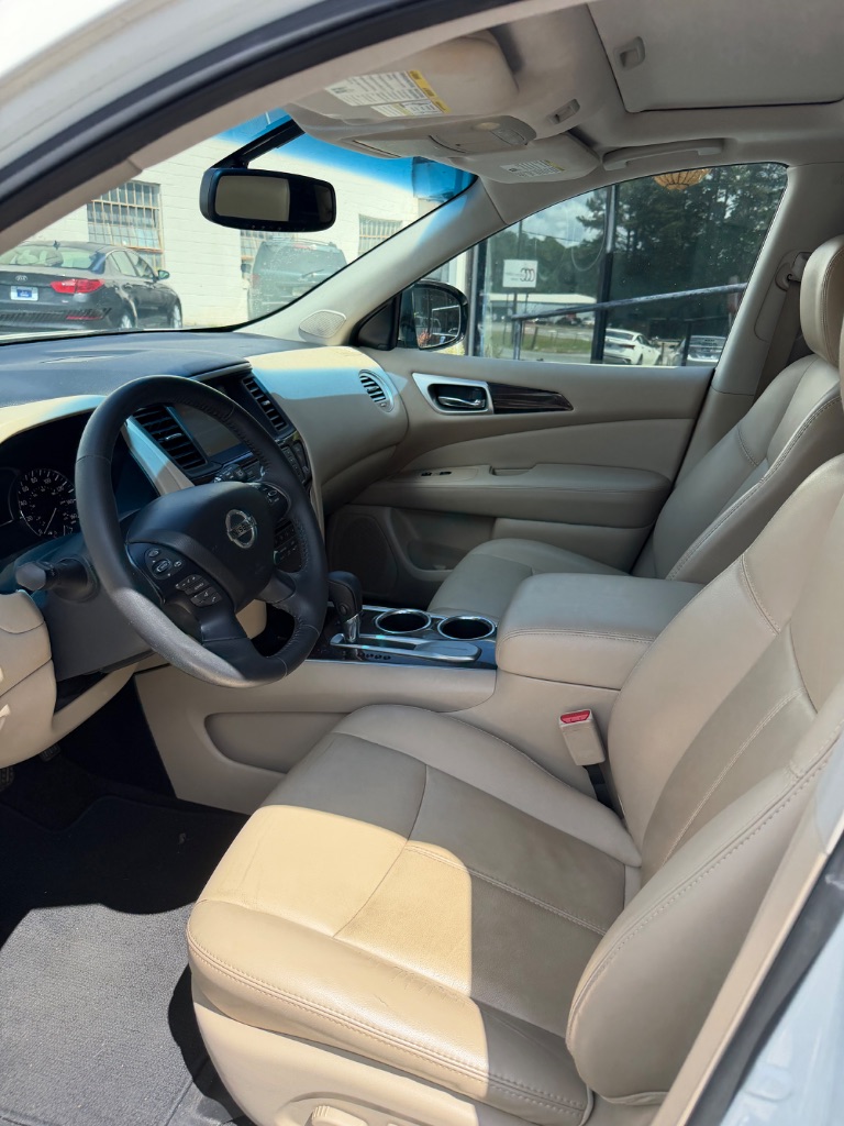 2016 Nissan Pathfinder - $6,700